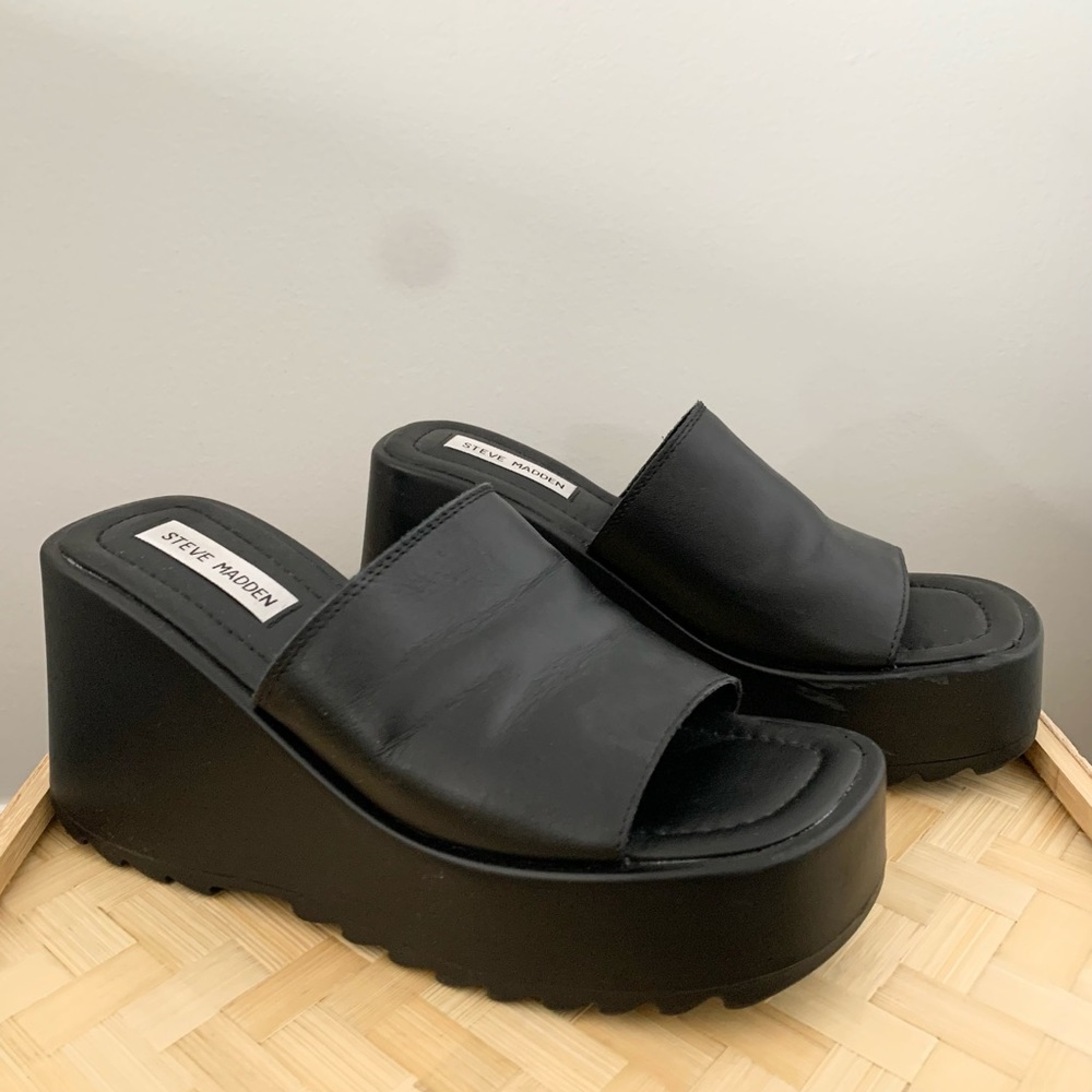 Black Steve Madden chunky sandals
